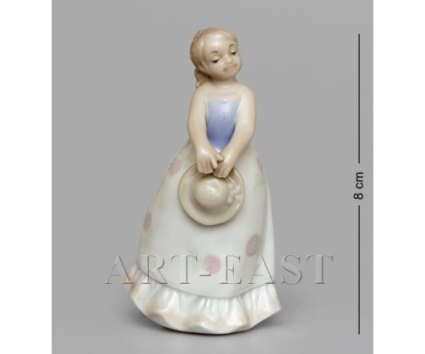 Фигурка "Юная леди" 4,5x4,5x8 см., фарфор Pavone, Италия