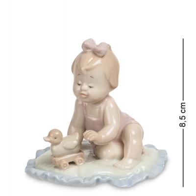 Фигурка "Девочка" 8,5x7,5x8,5 см., фарфор Pavone, Италия