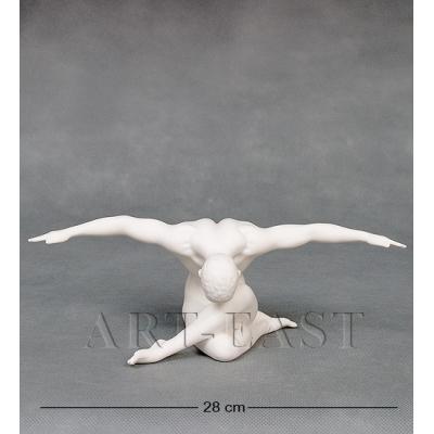 Статуэтка "Атлет" (Бисквит), 28x11,5x10,5 см., фарфор Veronese, Гонконг