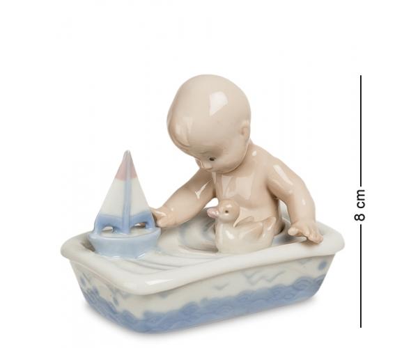 Фигурка "Мальчик" 8,5x6x8 см., фарфор Pavone, Италия