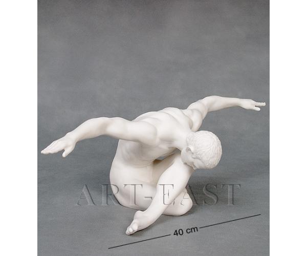 Статуэтка "Атлет" 40x16x13,5 см., фарфор Бисквит, Гонконг