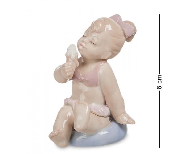 Фигурка "Девочка на пляже" 5x6,5x8 см., фарфор Pavone, Италия